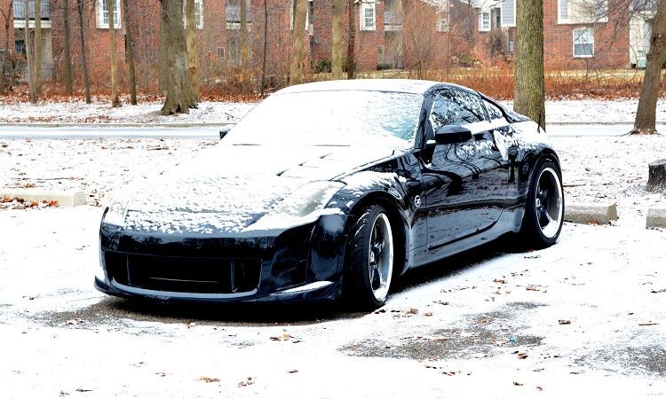 Nissan 350z in snow